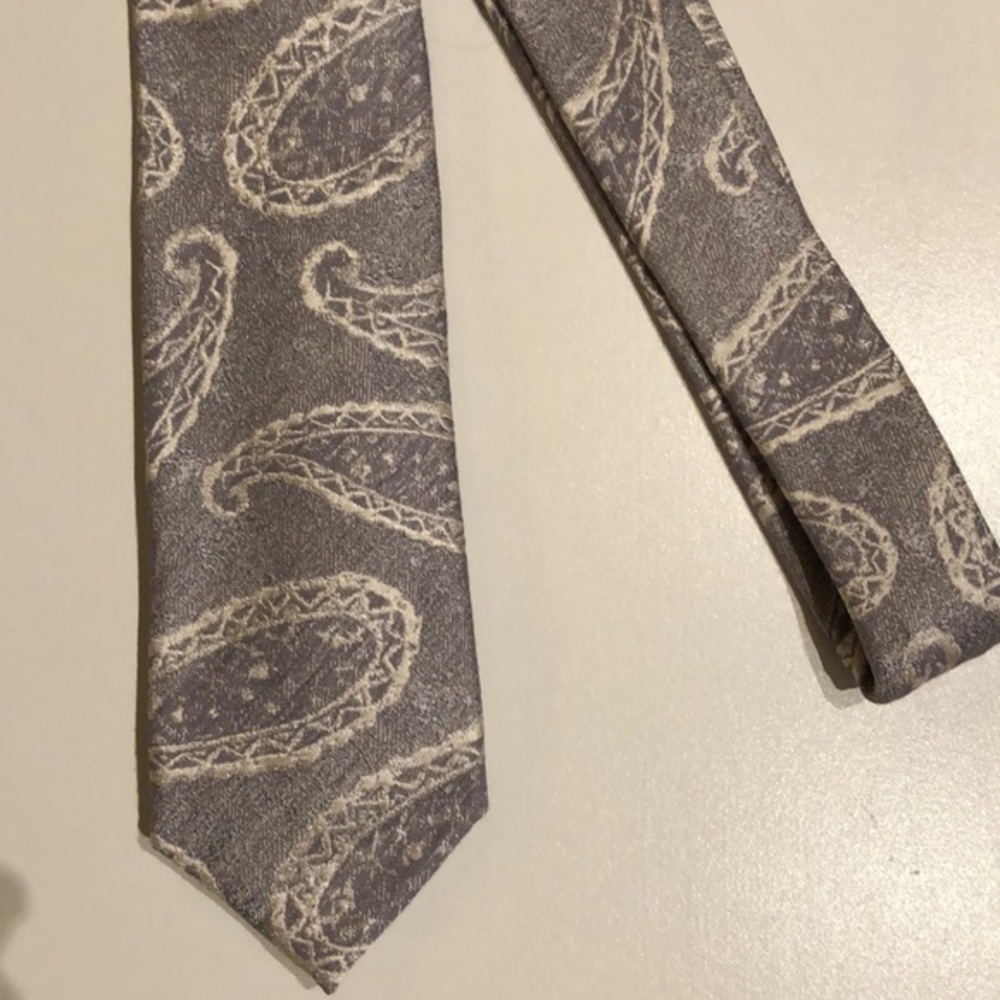 Ben Sherman paisley tie. Gift grey and white